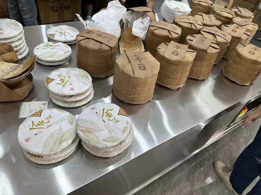 银川回收大益普洱茶2015年生茶熟茶图3