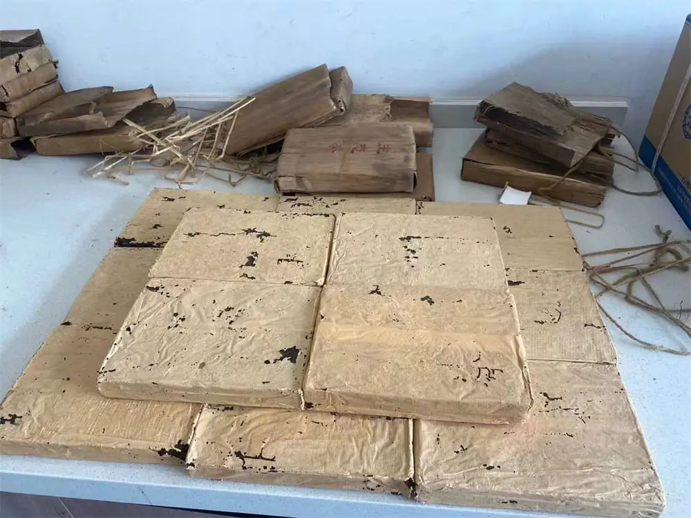 银川回收中茶普洱茶2004年生茶熟茶